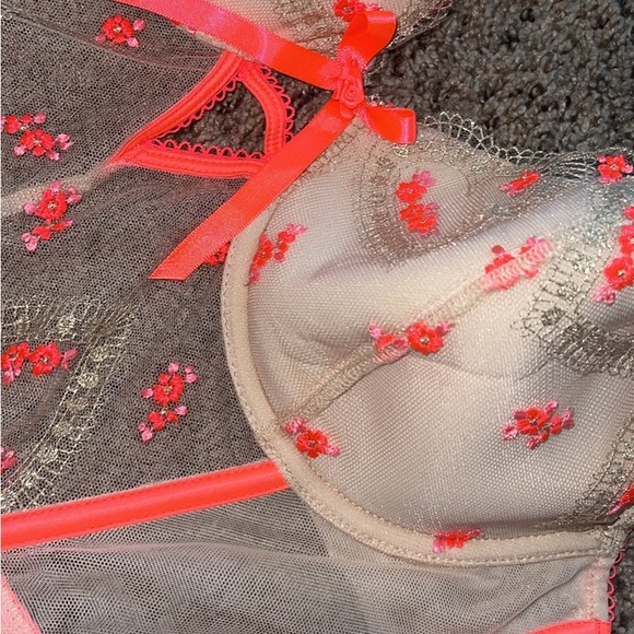 Victoria secret corset - Picture 2 of 6